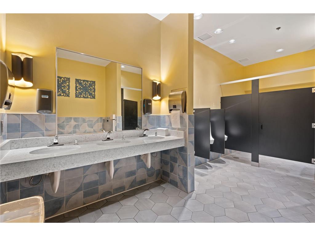 360 Saint Peter Street #4 Saint Paul MN 55102 6750777 image26