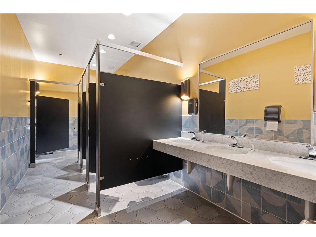 360 Saint Peter Street #4 Saint Paul MN 55102 6750777 image28