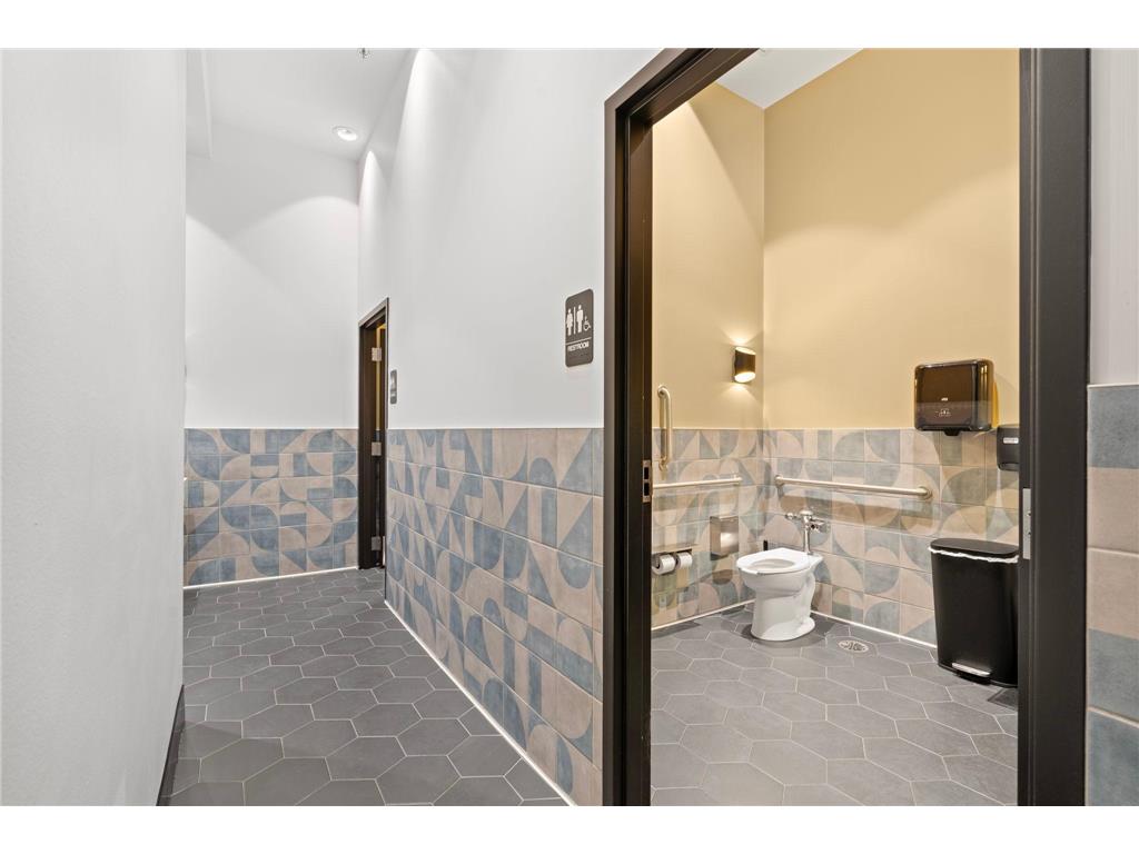 360 Saint Peter Street #4 Saint Paul MN 55102 6750777 image56