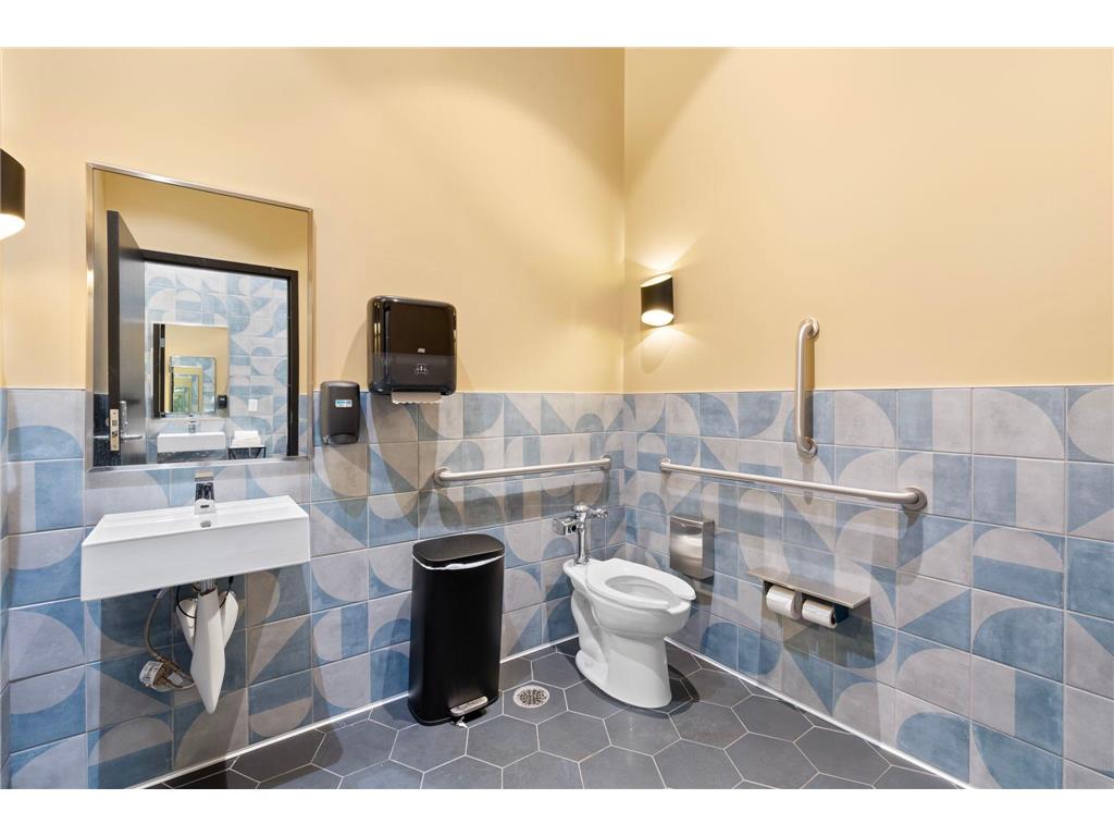 360 Saint Peter Street #4 Saint Paul MN 55102 6750777 image59