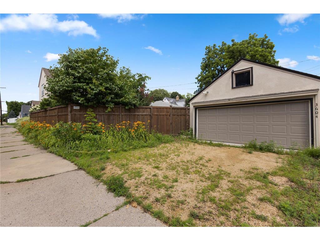 3604 E 56th Street Minneapolis MN 55417 6748381 image18