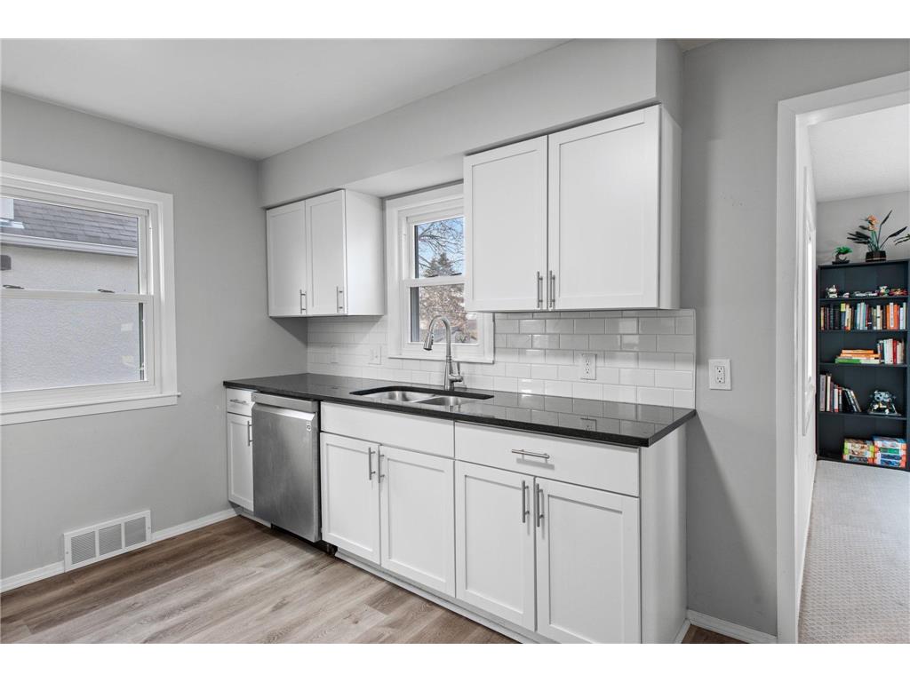 3610 3rd Street NE Minneapolis MN 55418 6710928 image1