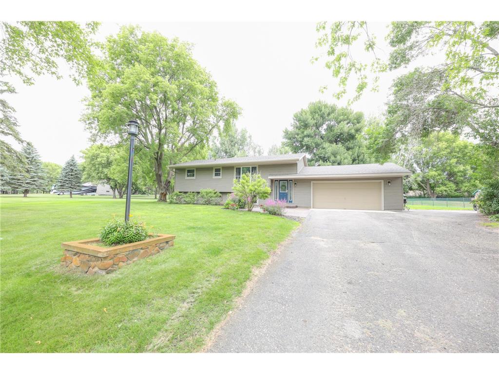 3611 Crestwood Drive NE Alexandria MN 56308 - Le Homme Dieu 6400531 image1