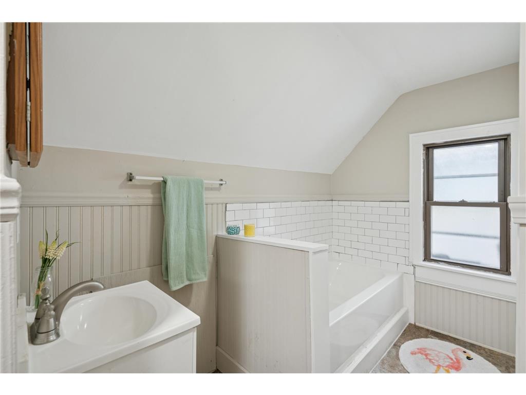 3611 Queen Avenue N Minneapolis MN 55412 7004481 image17