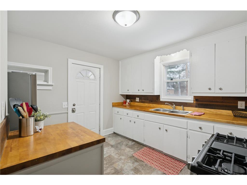 3611 Queen Avenue N Minneapolis MN 55412 7004481 image7