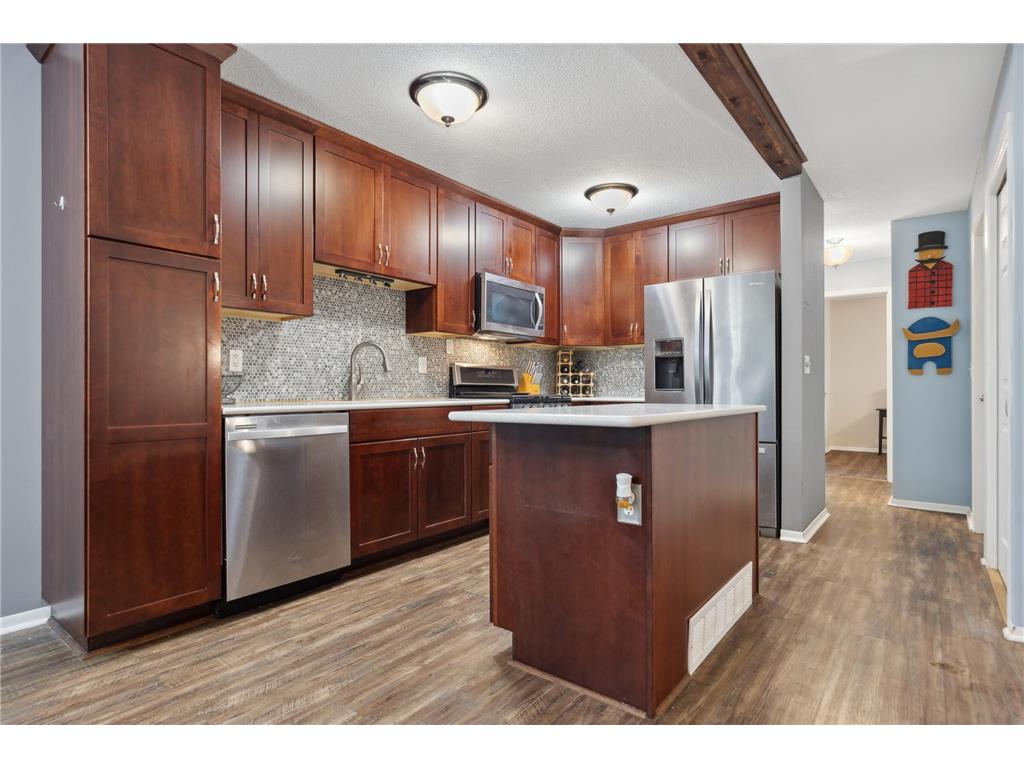 3622 Garden Boulevard N Oakdale MN 55128 6416323 image1