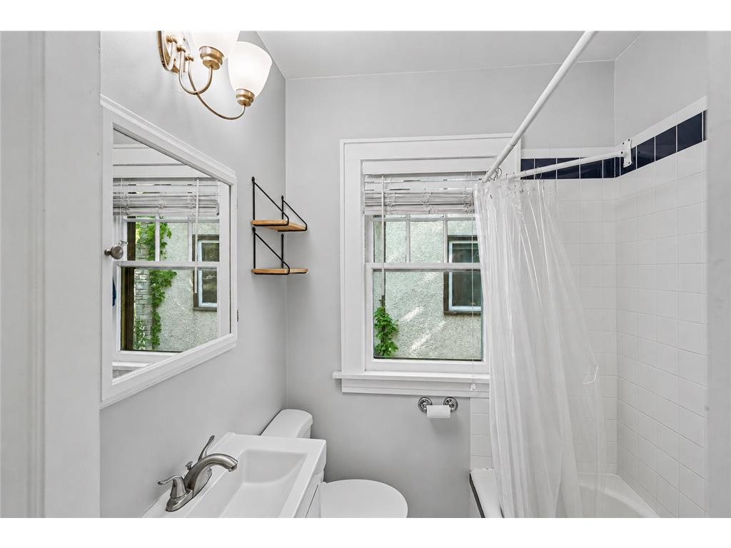 3623 Russell Avenue N Minneapolis MN 55412 7062940 image12