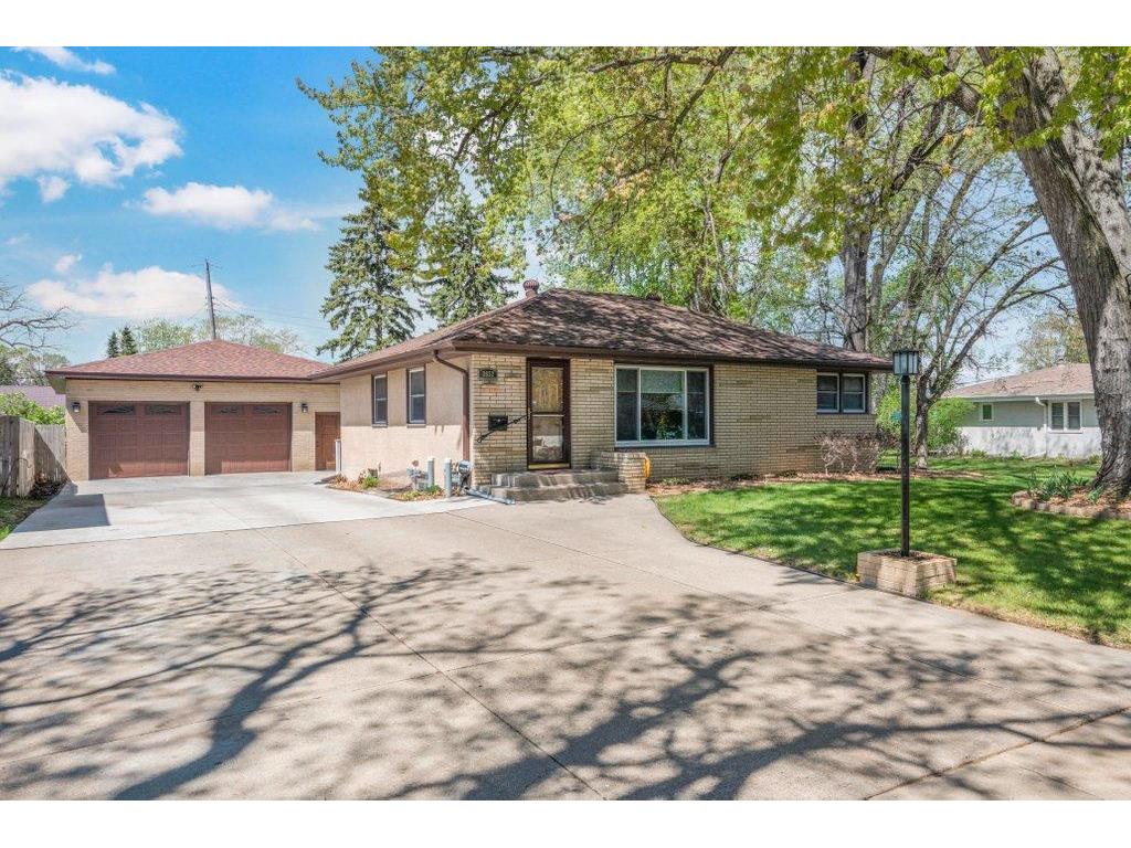 3632 Roosevelt Street NE Saint Anthony MN 55418 7070884 image1