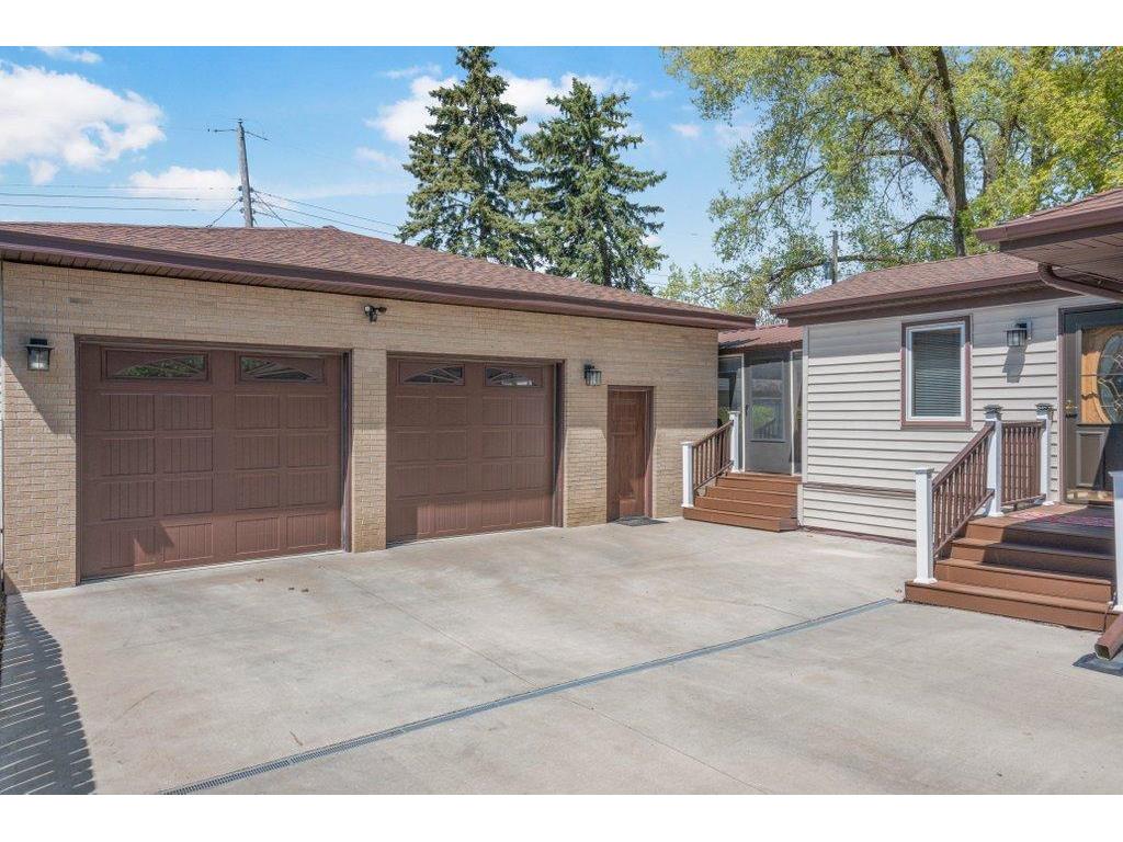 3632 Roosevelt Street NE Saint Anthony MN 55418 7070884 image2