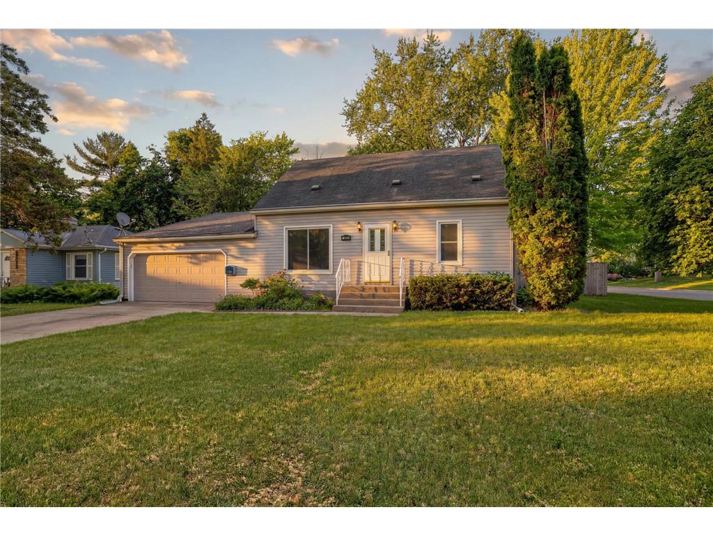 3633 Lowry Avenue N Robbinsdale MN 55422 7082011 image1