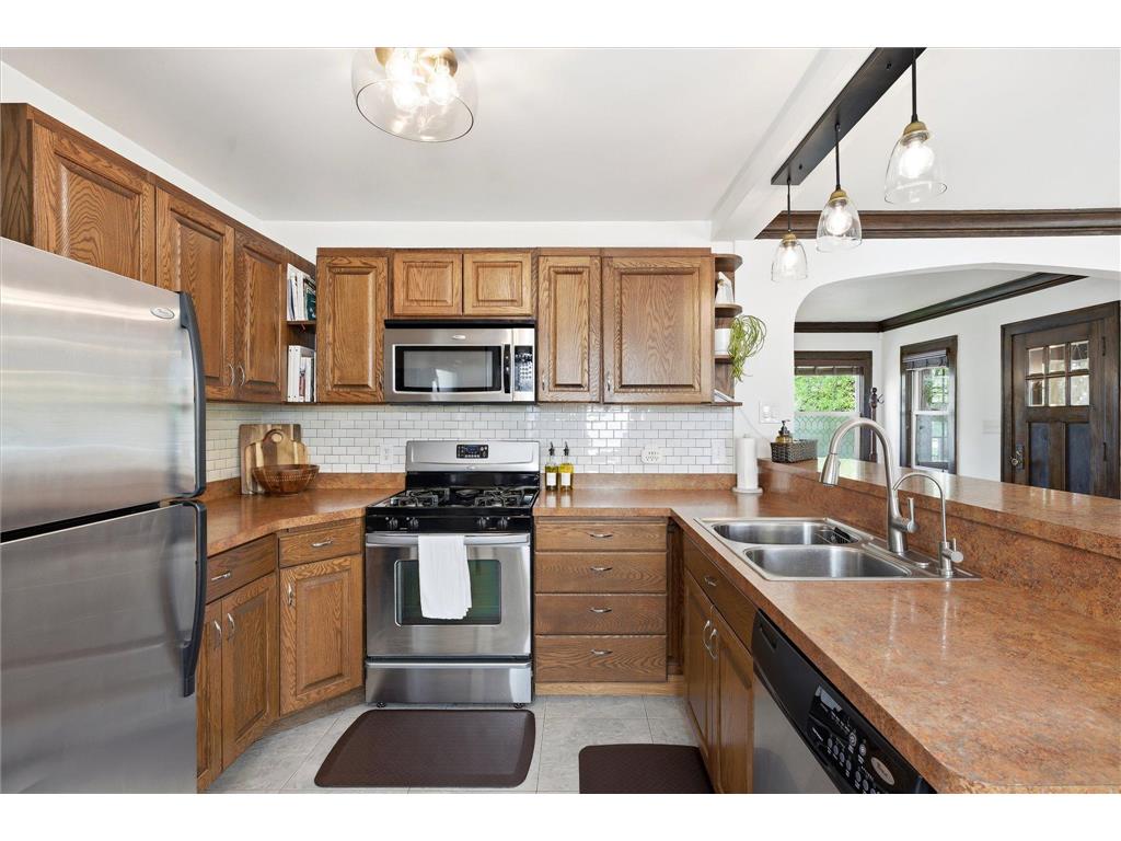 3644 Hubbard Avenue N Robbinsdale MN 55422 7072873 image5
