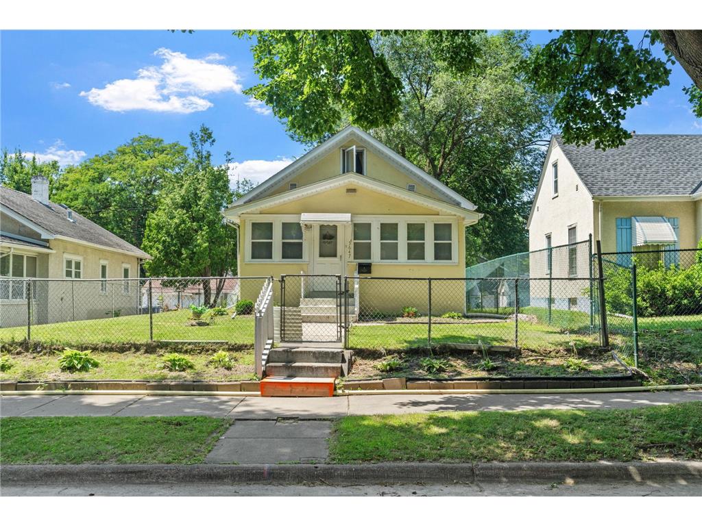 3647 Queen Avenue N Minneapolis MN 55412 6777688 image1
