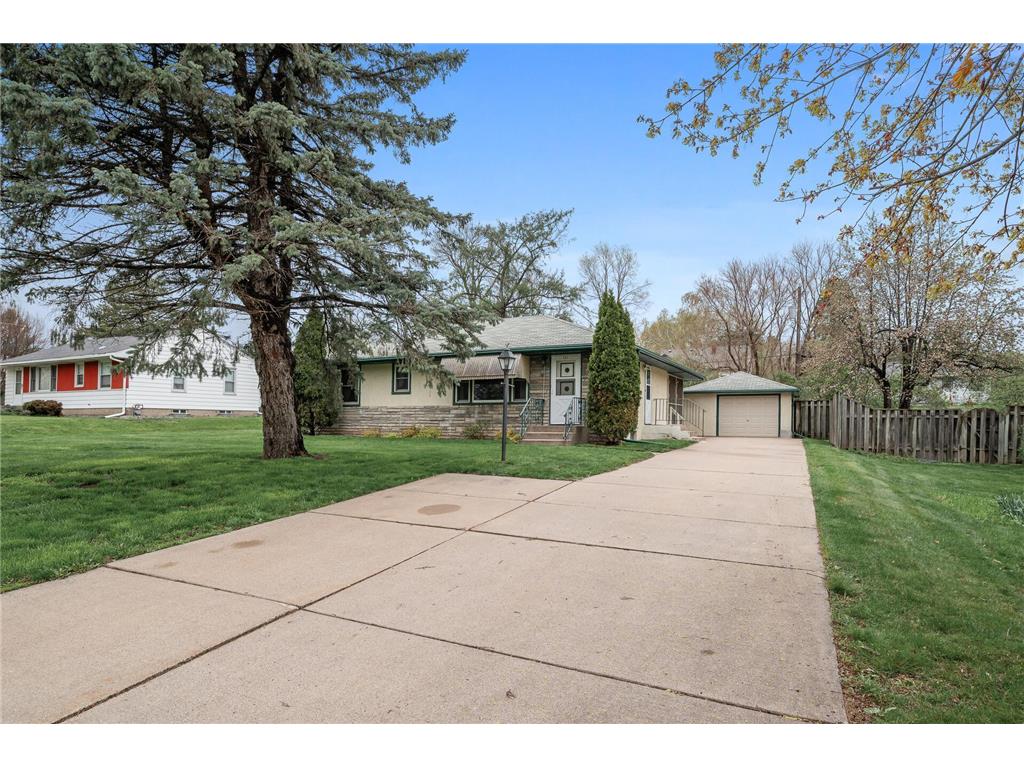 365 County Road B W Roseville MN 55113 6530167 image1