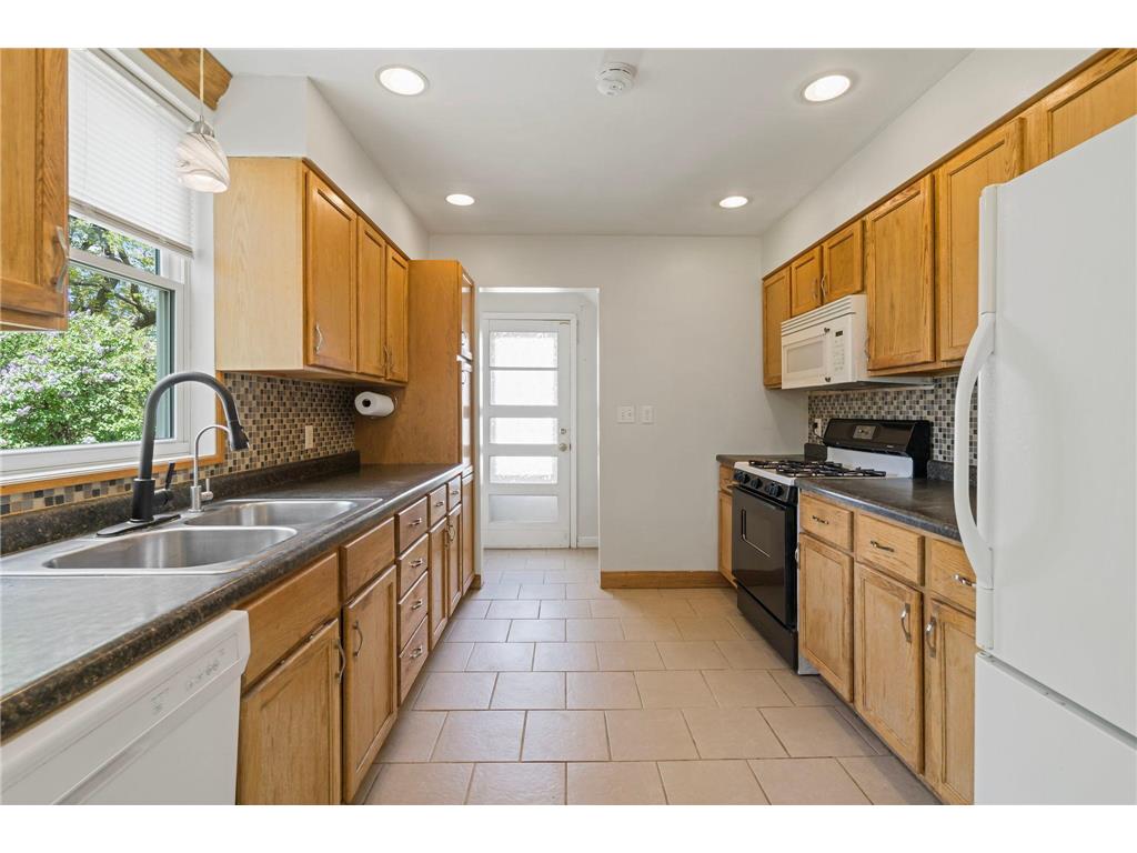 3653 Lee Avenue N Robbinsdale MN 55422 7069811 image10