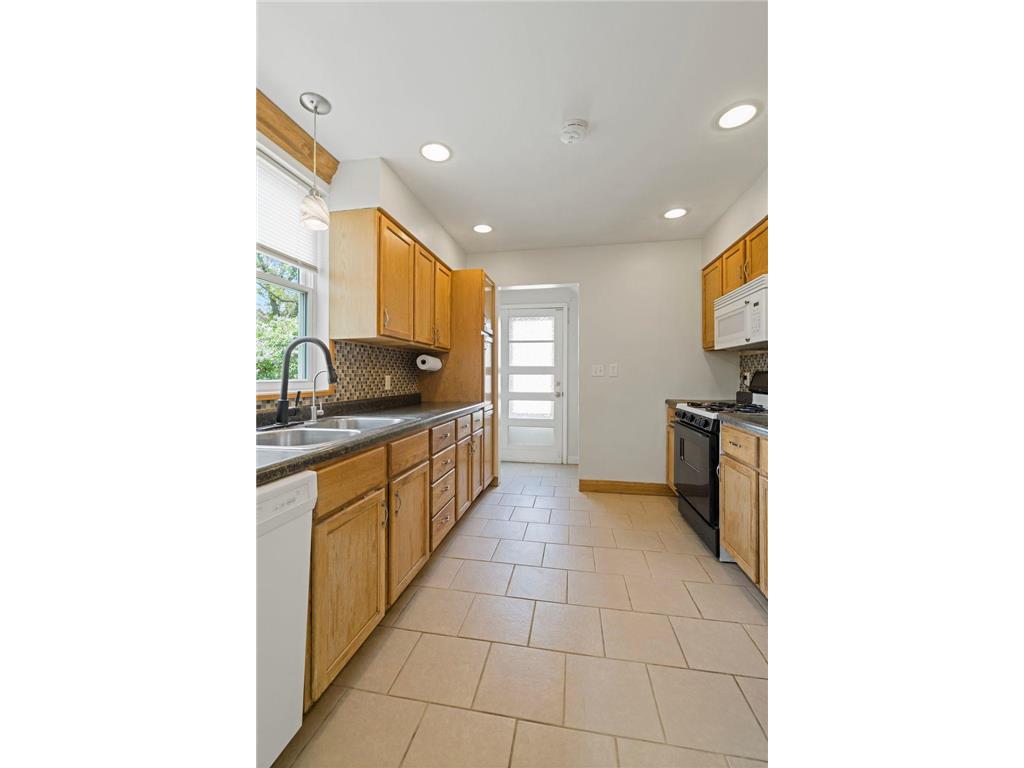 3653 Lee Avenue N Robbinsdale MN 55422 7069811 image11