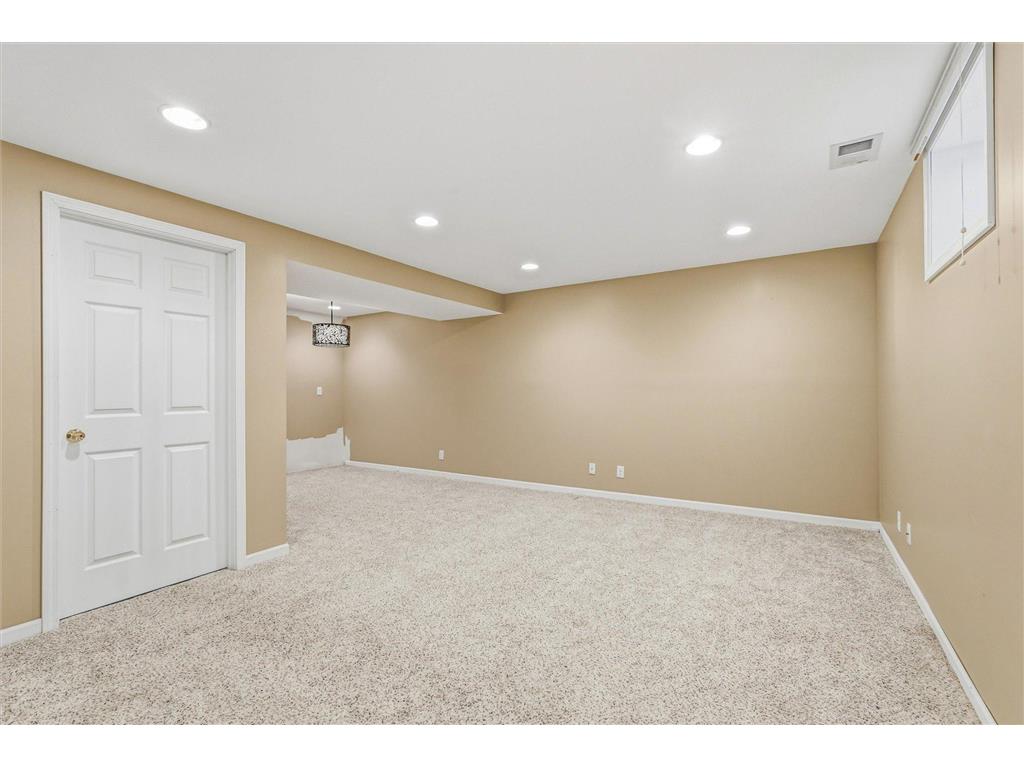 3687 Arcade Street N Vadnais Heights MN 55127 7086959 image29