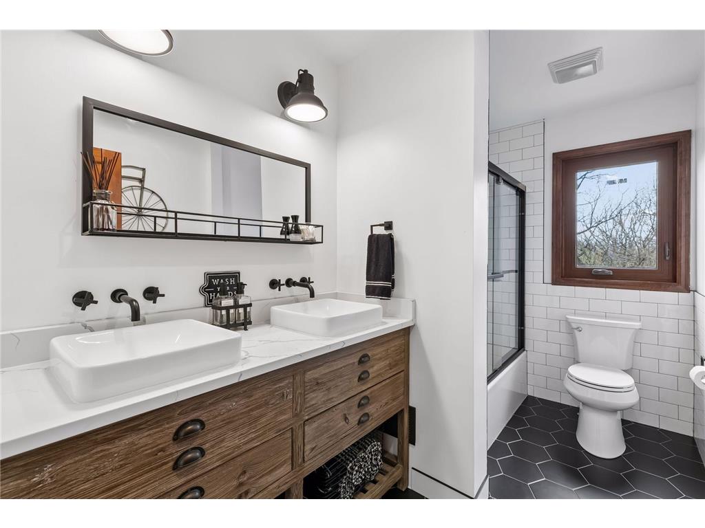 3701 Blackhawk Road Eagan MN 55122 7054900 image37