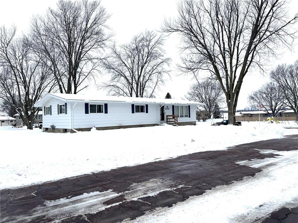 3702 W Amber Lake Drive Fairmont MN 56031 6825814 image1