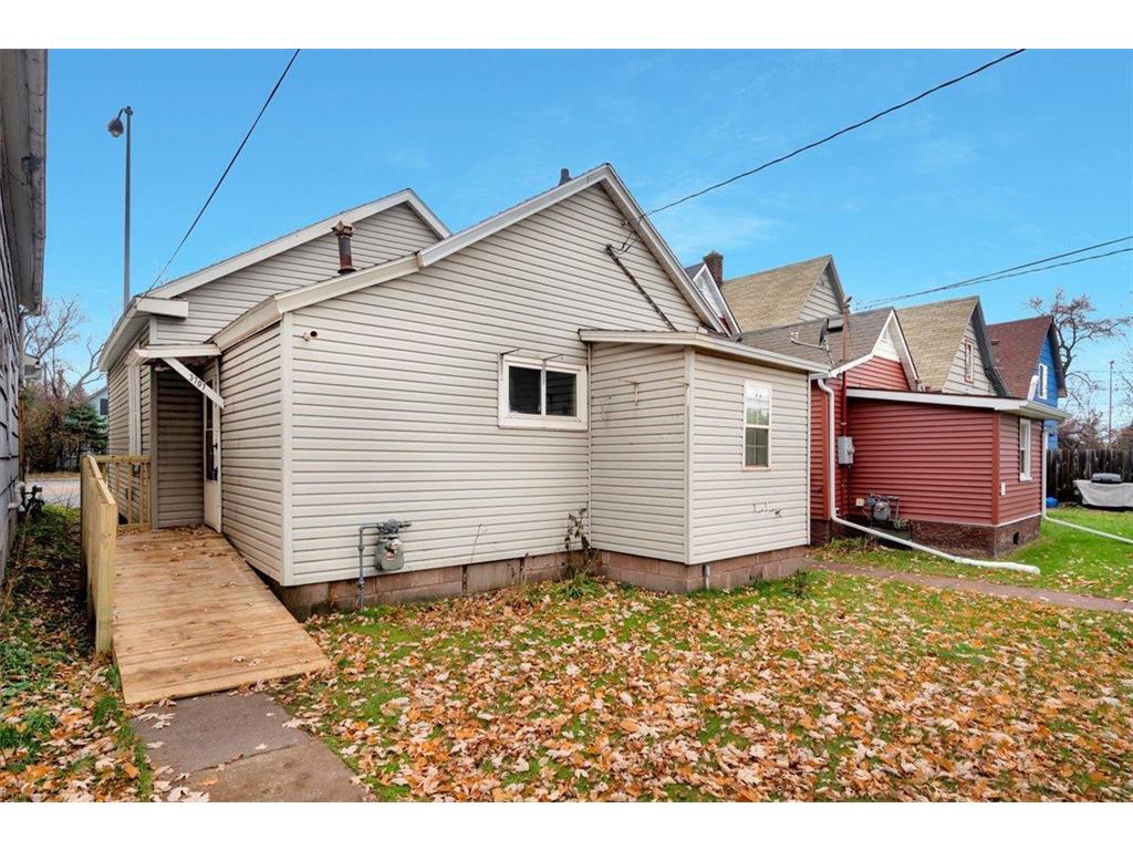 3707 E 2nd Street Superior WI 54880 6455331 image1