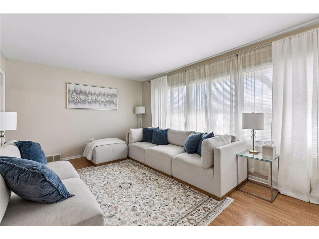 3708 W Old Shakopee Road Bloomington MN 55431 7043303 image5