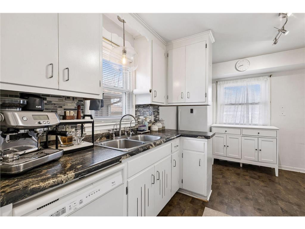 3708 W Old Shakopee Road Bloomington MN 55431 7043303 image7