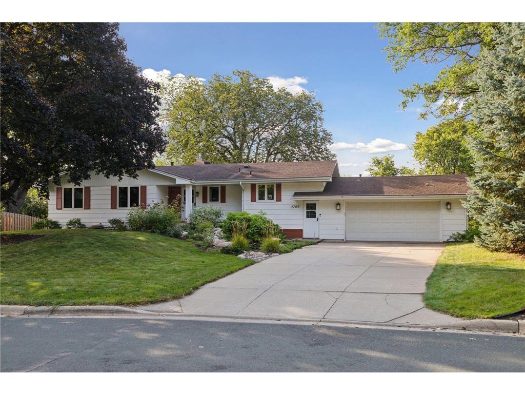 3709 W 104th Street Bloomington MN 55431 7011507 image1