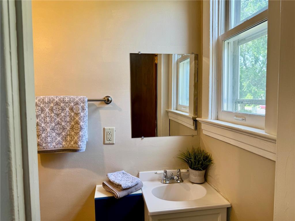 371 Sherburne Avenue Saint Paul MN 55103 6812240 image8