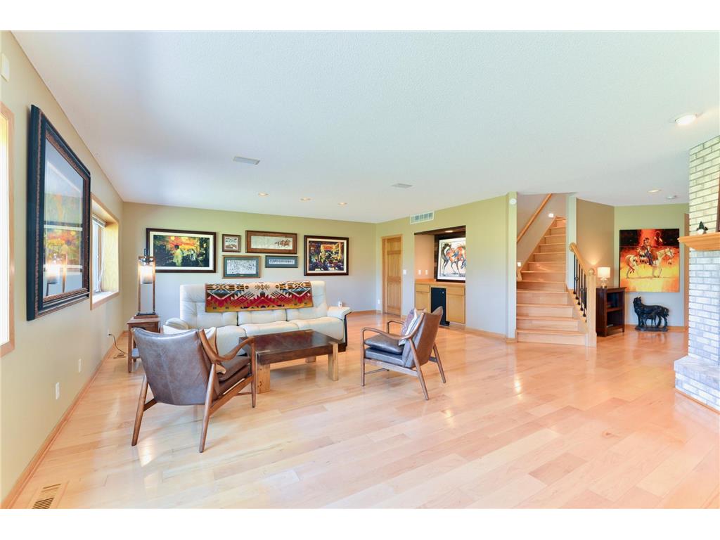 3711 Village Court Woodbury MN 55125 7059974 image17