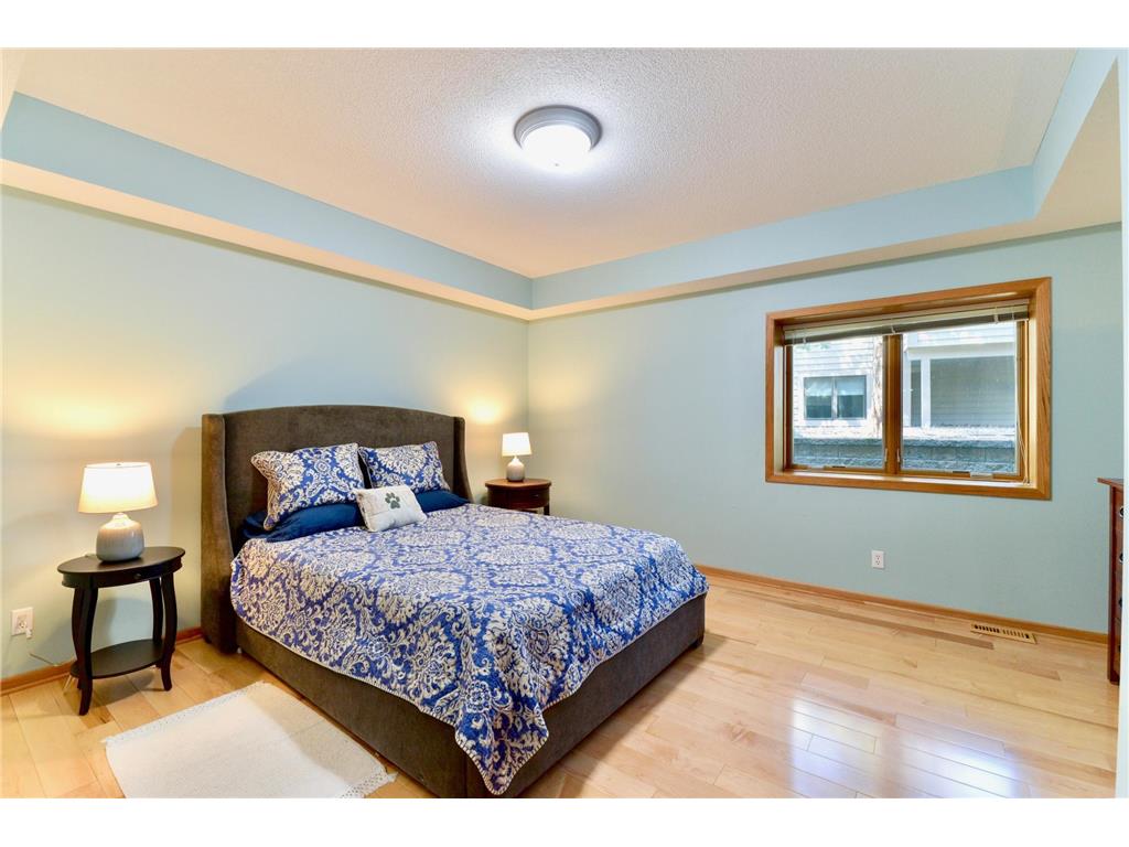 3711 Village Court Woodbury MN 55125 7059974 image18