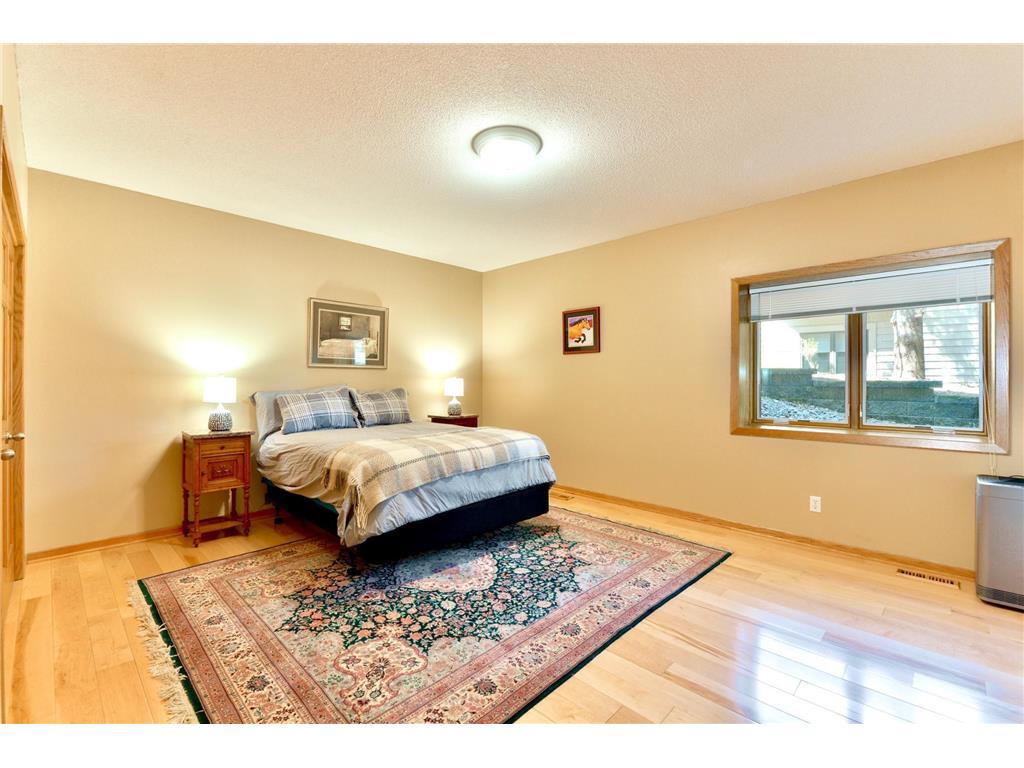 3711 Village Court Woodbury MN 55125 7059974 image19