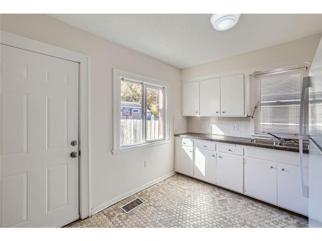 3715 Lyndale Ave Avenue N Minneapolis MN 55412 6820236 image14