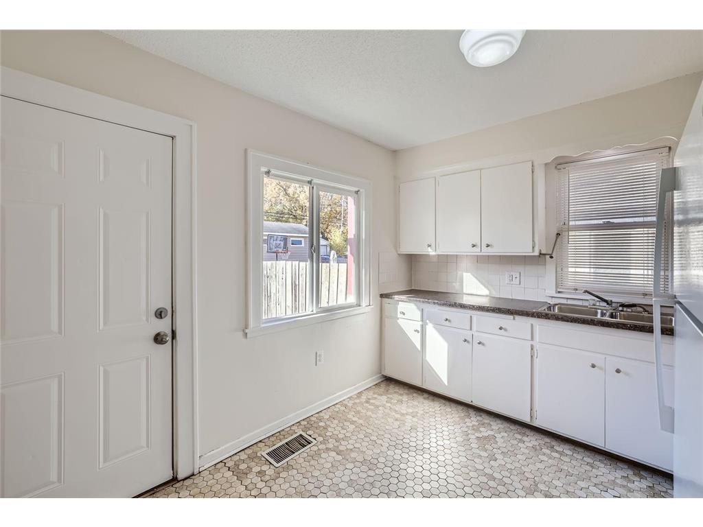 3715 Lyndale Avenue N Minneapolis MN 55412 6704216 image14