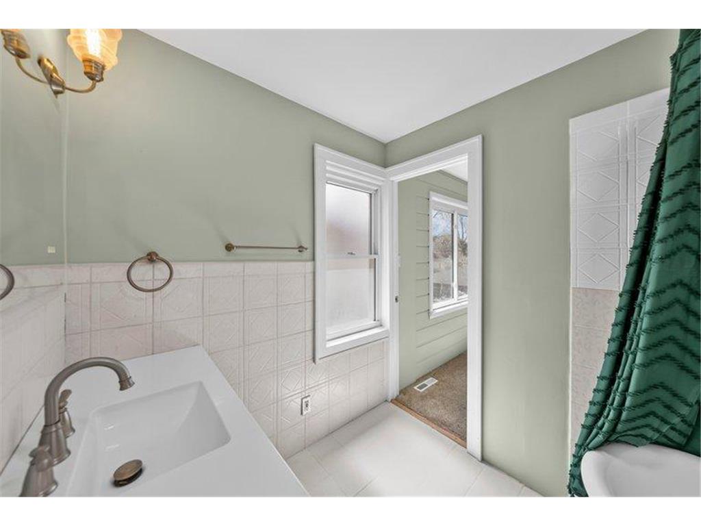 3719 Logan Avenue N Minneapolis MN 55412 7063085 image32