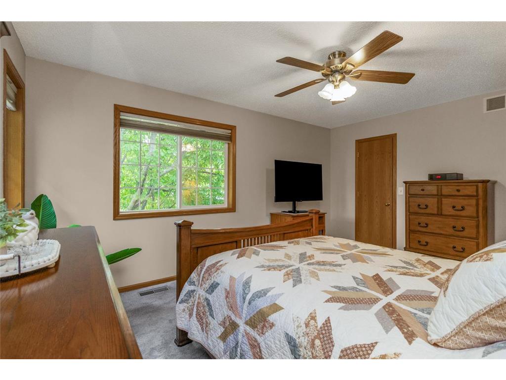 372 Gironde Court Woodbury MN 55125 7085878 image20