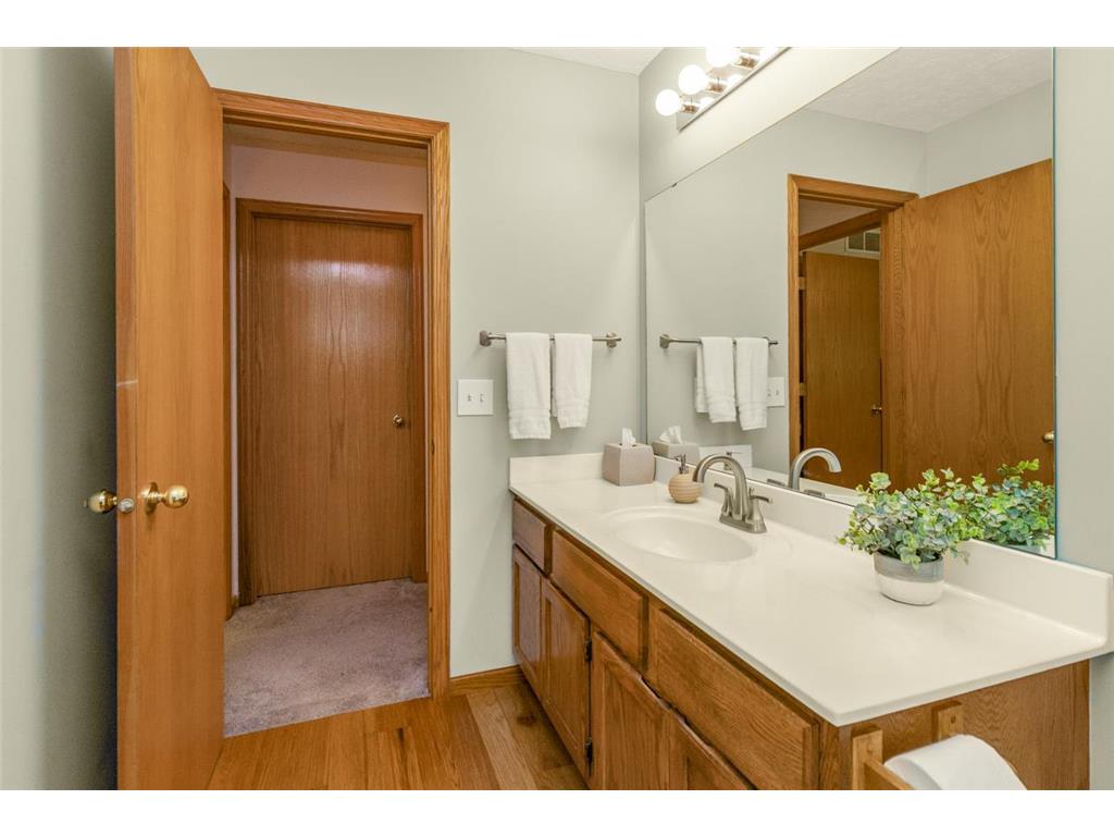 372 Gironde Court Woodbury MN 55125 7085878 image24
