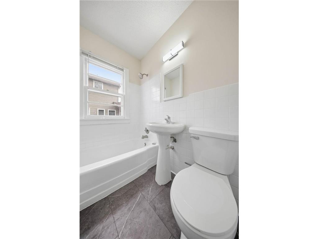 3722 Queen Avenue N Minneapolis MN 55412 7047751 image16