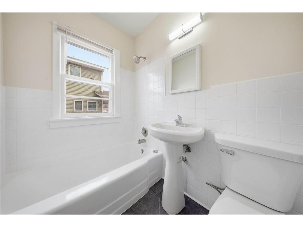 3722 Queen Avenue N Minneapolis MN 55412 7047751 image17