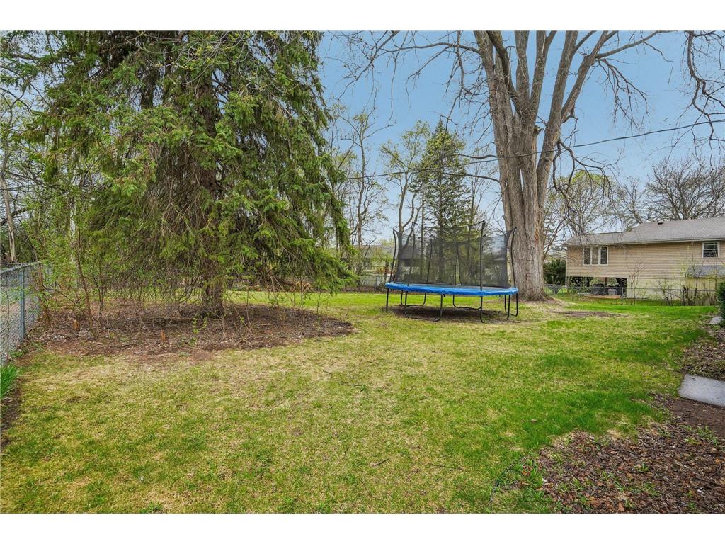 3725 80th Avenue N Brooklyn Park MN 55443 7058585 image28
