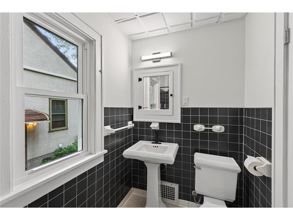 3726 Thomas Avenue N Minneapolis MN 55412 7081758 image14