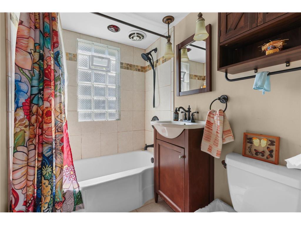 3738 Noble Avenue N Robbinsdale MN 55422 7073356 image10