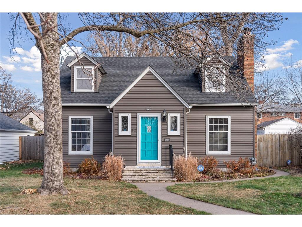 3742 Hubbard Avenue N Robbinsdale MN 55422 6799761 image1