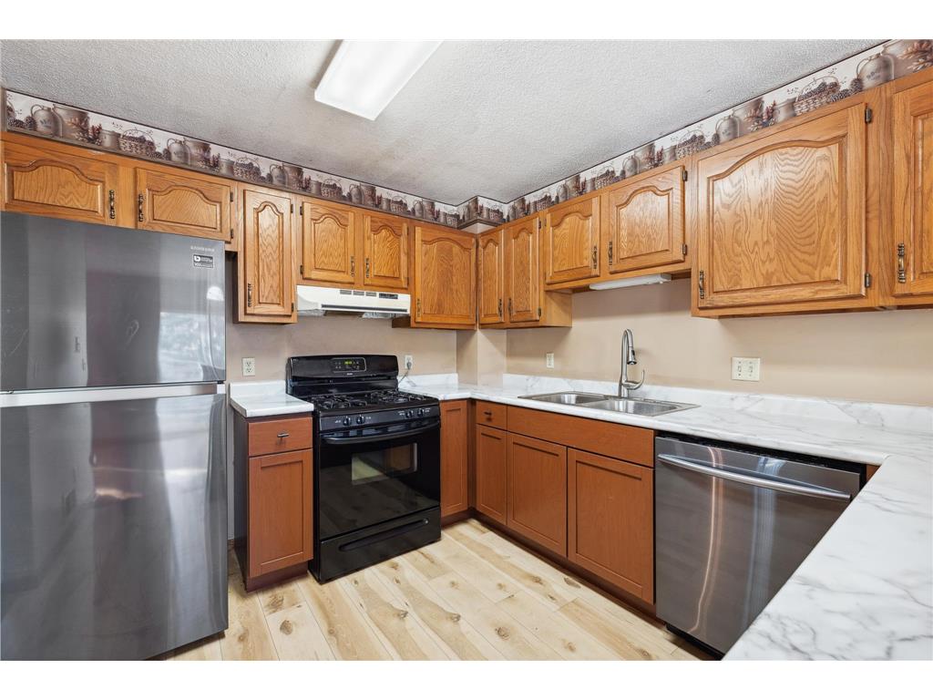 3749 Geneva Avenue N, Oakdale, MN, 55128 MLS 6619124 Edina Realty