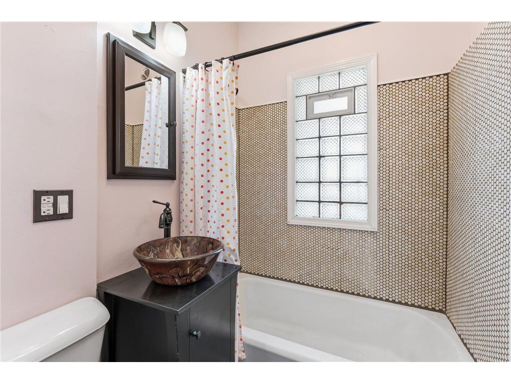 3757 Dupont Avenue N Minneapolis MN 55412 7078480 image11
