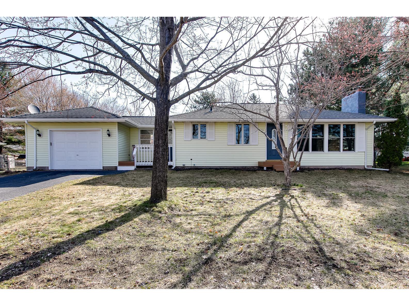 376 Peterson Drive, Dresser, WI 54009 MLS 5736182 Edina Realty