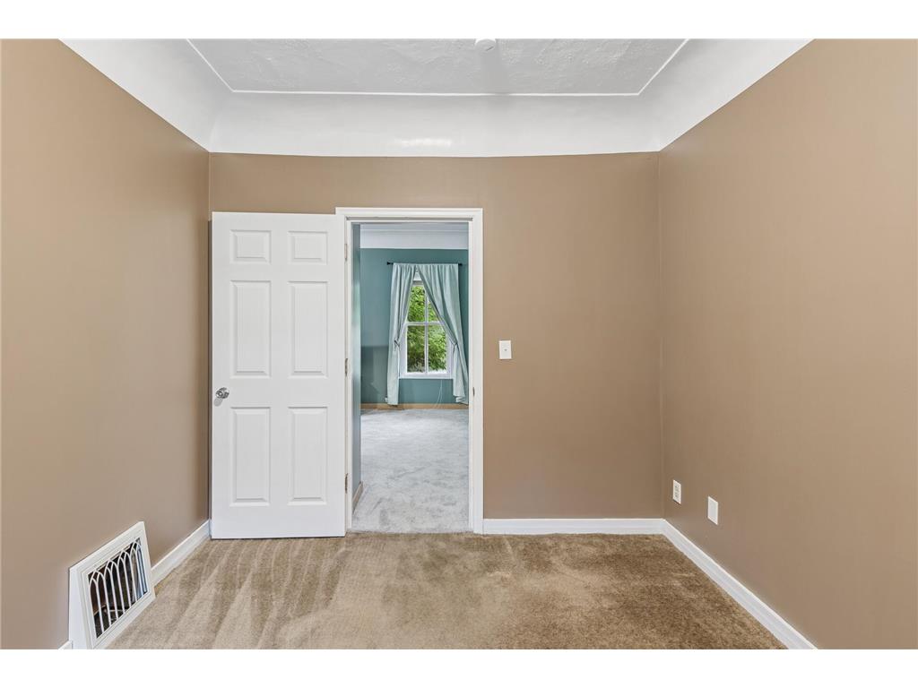 377 Winona Street E Saint Paul MN 55107 6738279 image12