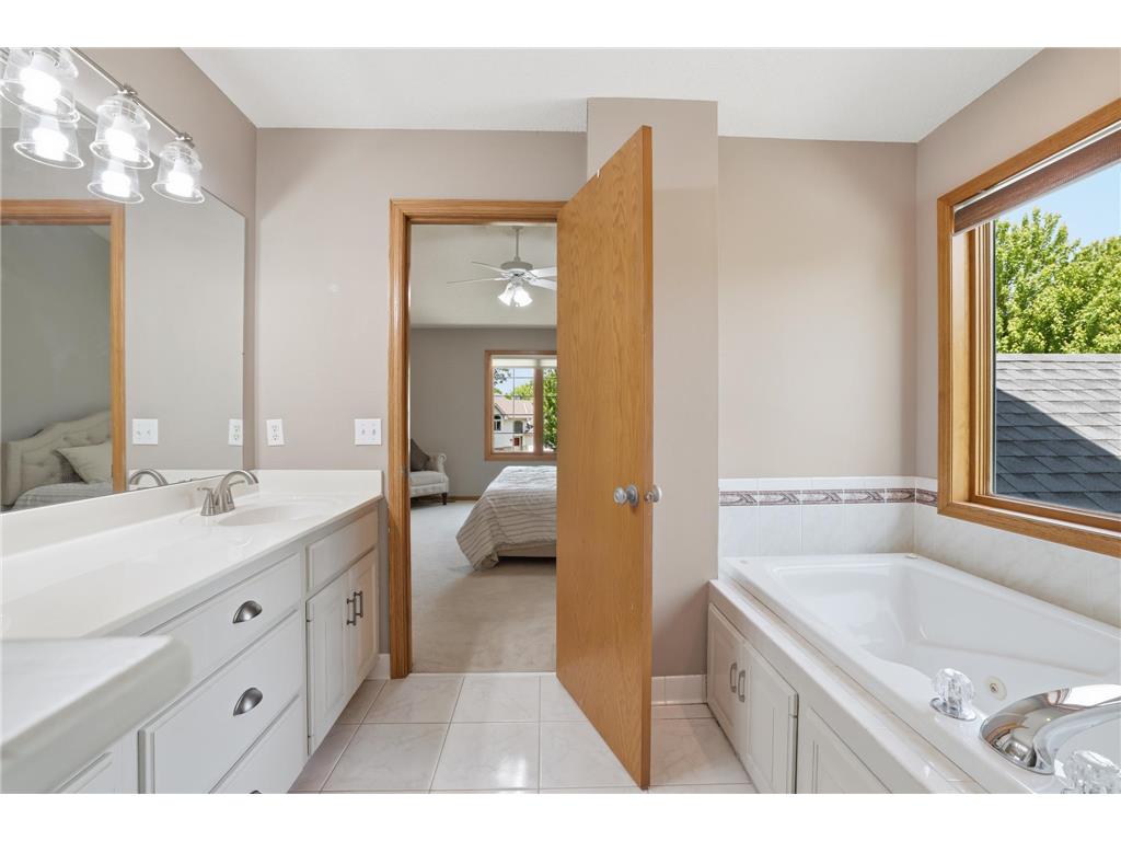 3774 Oxford Drive Woodbury MN 55125 7065537 image24