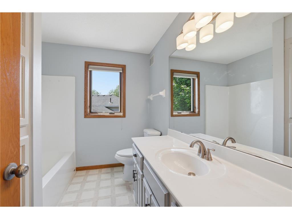 3774 Oxford Drive Woodbury MN 55125 7065537 image27