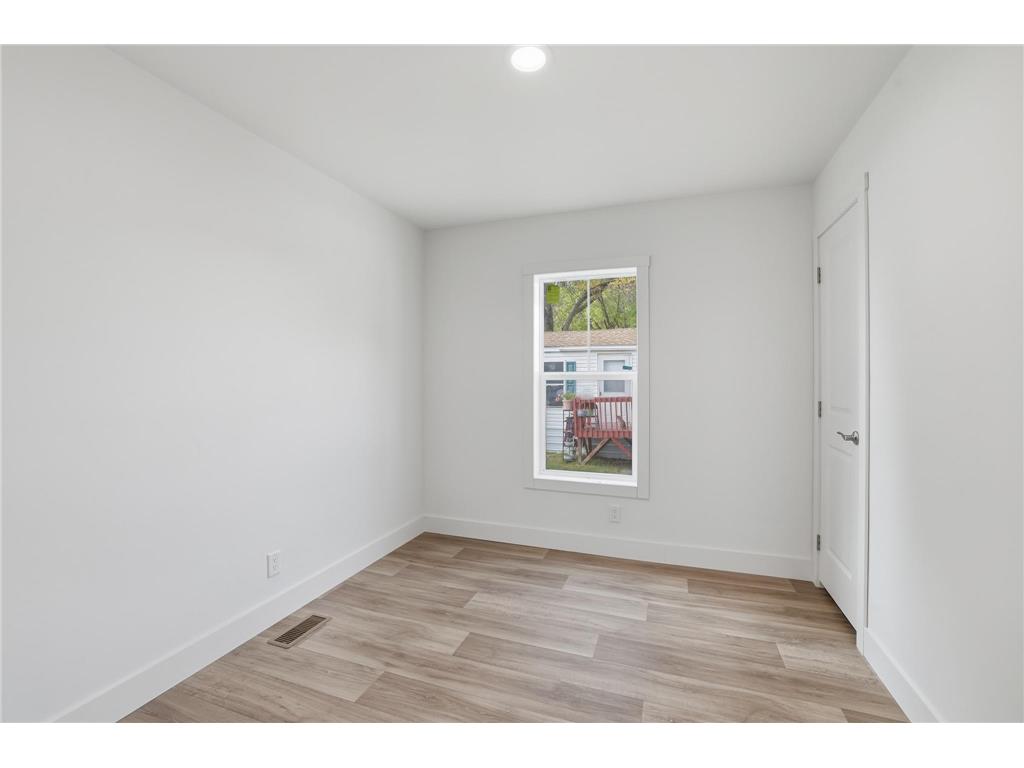 378 Hillcrest Circle Clarks Grove MN 56016 6802141 image9