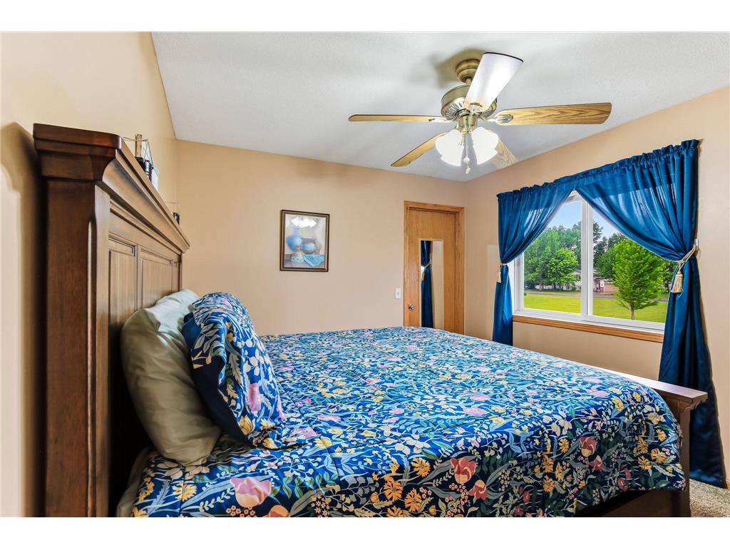 37888 Hawthorne Avenue North Branch MN 55056 7087047 image17
