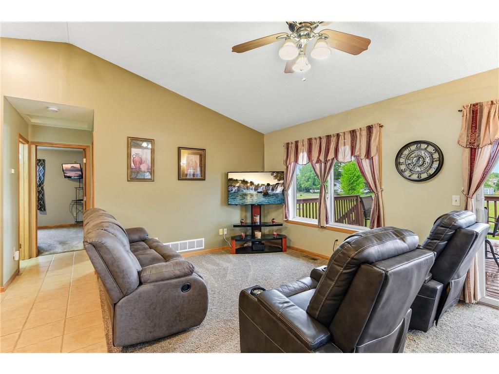 37888 Hawthorne Avenue North Branch MN 55056 7087047 image8